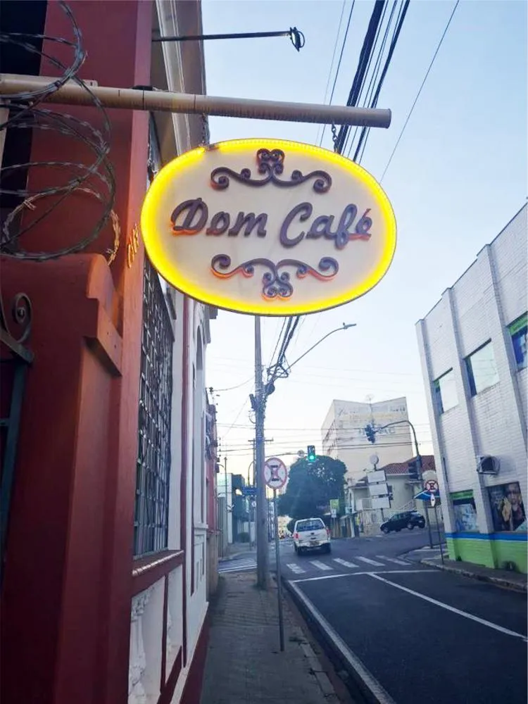 Dom Café