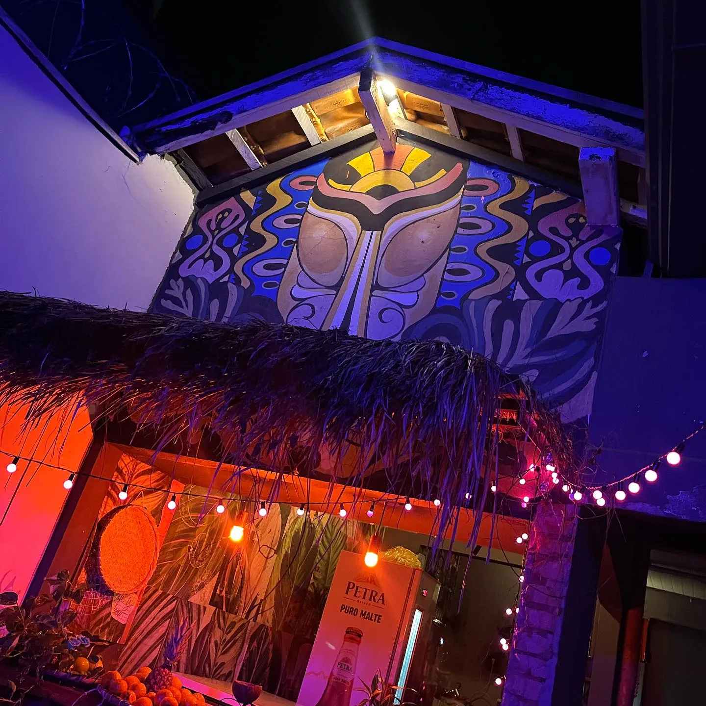Tiki Bar e Tattoo